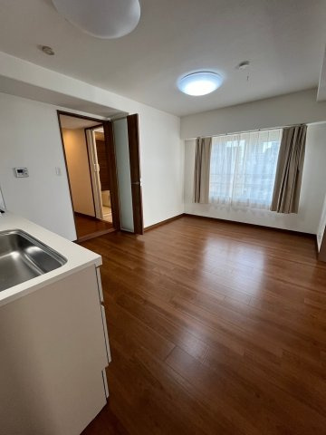 ルモン東梅田の居間・リビング