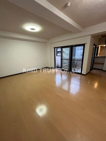 フォルテ南森町の居間・リビング|使いやすい居間です