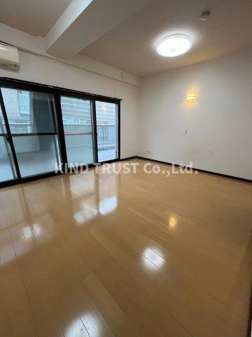 フォルテ南森町の居間・リビング|ゆったりとした居間です