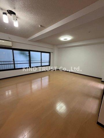 フォルテ南森町の居間・リビング|こちらの居間で趣味の時間をお楽しみください