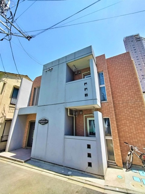夏目坂通りから１本入った立地です☆