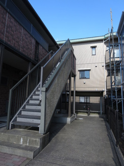 建物入り口　共用階段