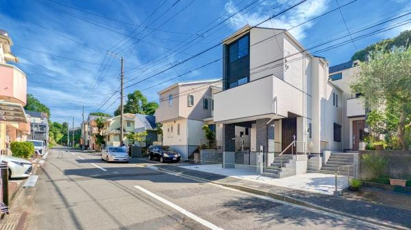 横浜市港南区港南台７丁目の新築一戸建の前面道路含む現地写真|周辺環境も合わせてご案内させて頂きます！
お気軽にお問い合わせ下さい！