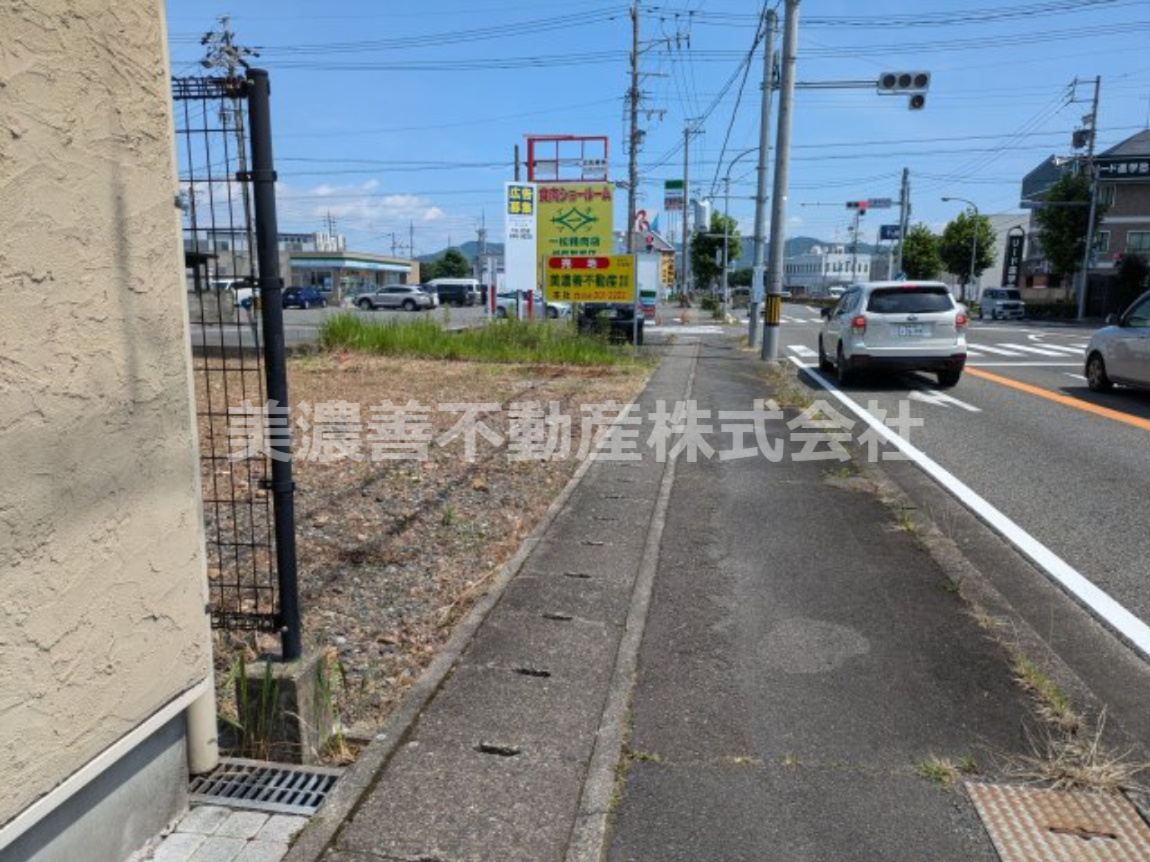 ６２３７５　岐阜市大福町土地の前面道路含む現地写真