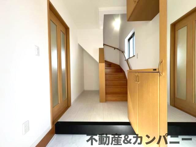 ■自己資金０円で住宅ローン可能！■家具家電または車など、おまとめローンの玄関|シンプルで使いやすい玄関です