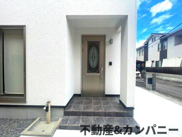■自己資金０円で住宅ローン可能！■家具家電または車など、おまとめローンの玄関|きれいな玄関です