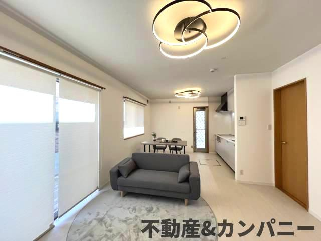 ■自己資金０円で住宅ローン可能！■家具家電または車など、おまとめローンの居間・リビング