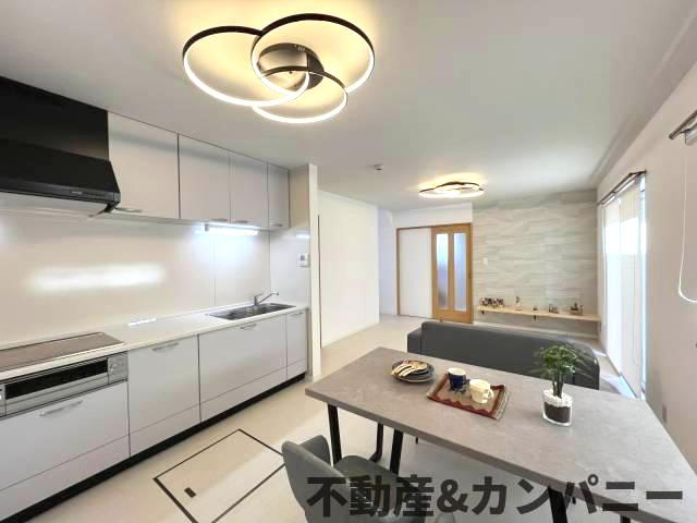 ■自己資金０円で住宅ローン可能！■家具家電または車など、おまとめローンの居間・リビング