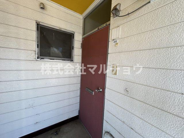 コーポゴールデンのセキュリティ|収納もある玄関です