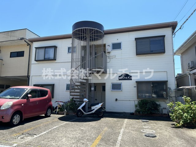 コーポゴールデンの駐車場