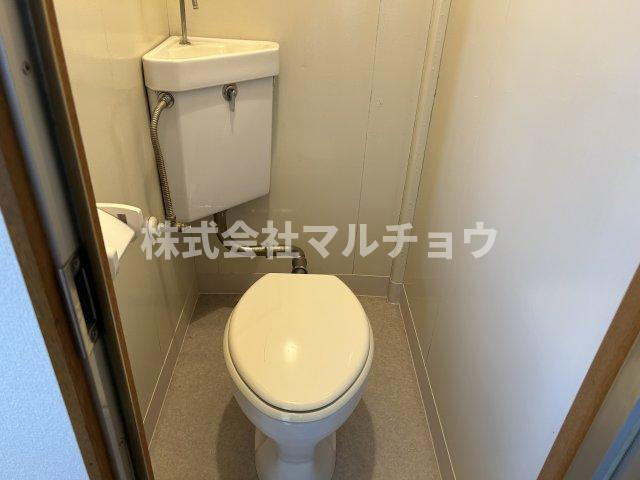 コーポゴールデンのトイレ|落ち着いた色調のトイレです
