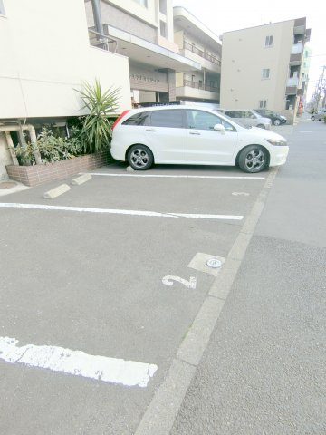 山王ダイヤモンドマンションの駐車場