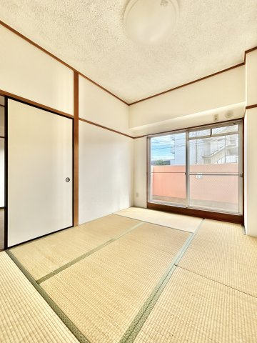 リアナ中須町アパートメントの和室