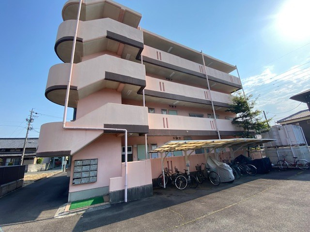 リアナ中須町アパートメント