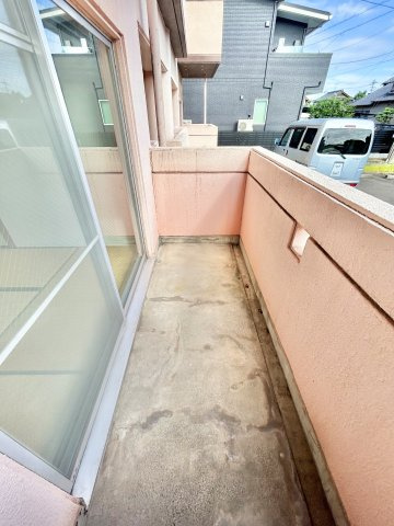 リアナ中須町アパートメントのバルコニー