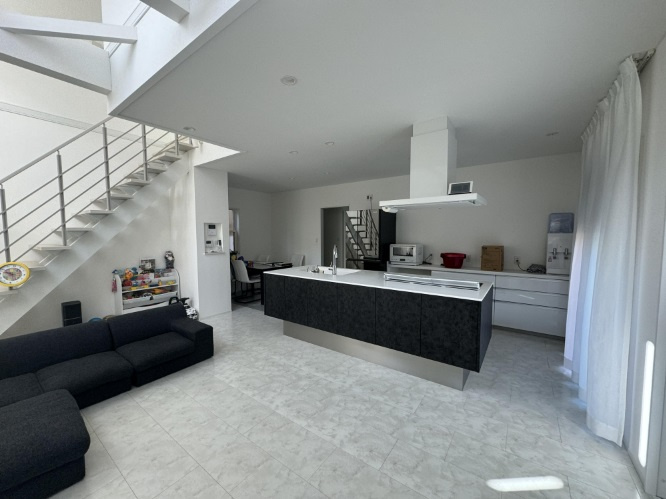 一宮東町　中古戸建　（築浅）の居間・リビング