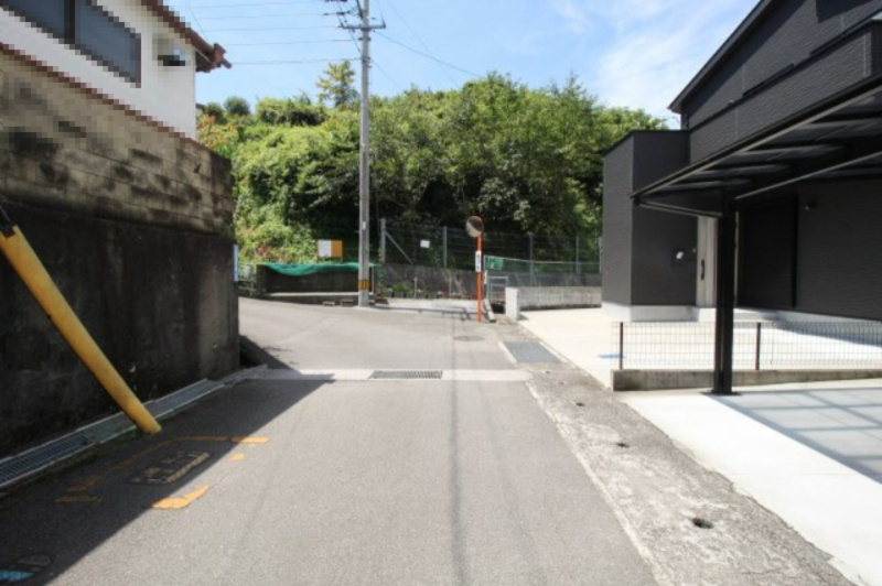 一宮東町　中古戸建　（築浅）の前面道路含む現地写真