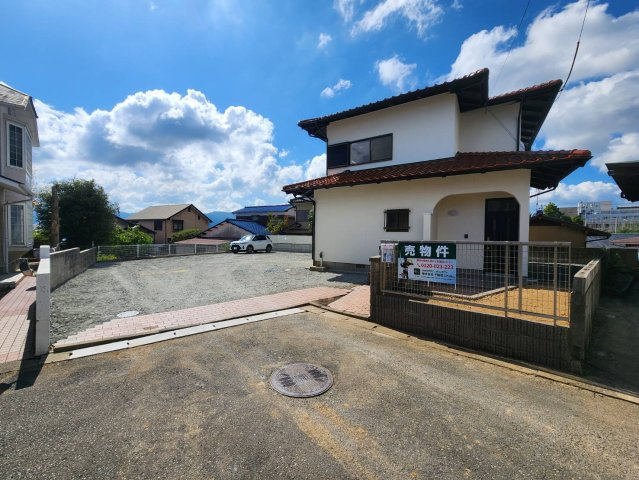 RESET HOUSE－リセットハウス－小倉南区葛原本町5丁目の駐車場|駐車スペースは広々7台以上♪【小倉南区　中古戸建　リノベーション】