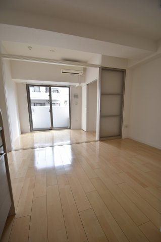 セレニテ上町台の居間・リビング