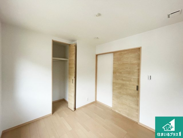 尼崎市東園田町　新築一戸建ての洋室|シンプルな洋室は、自分好みのインテリアが楽しめます♪ご家族とインテリアや家具を選びに行くのは新築購入時の醍醐味の一つです。ぜひお楽しみください♪