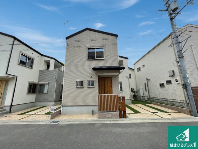 尼崎市東園田町　新築一戸建ての外観|周辺は落ち着いた街並みの住宅地！子育てがしやすい住環境です！気になることがありましたら、お気軽にお問い合わせください！