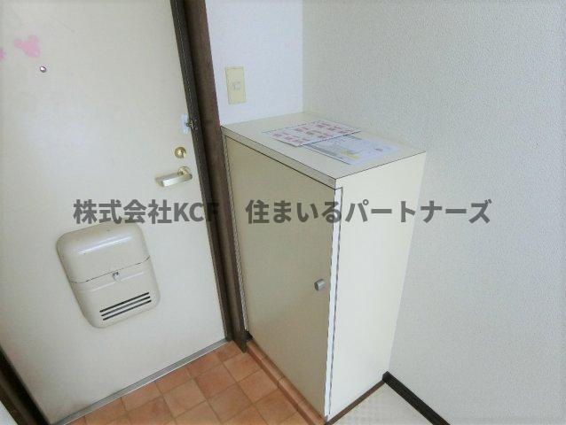 コーポラス大和の玄関|収納もある玄関です