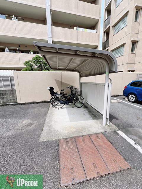 プリミエールT’sの駐車場