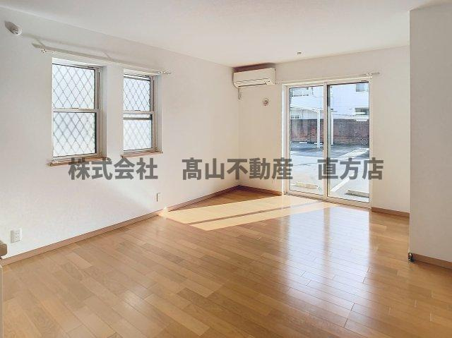 直方市日吉町のアパートの居間・リビング