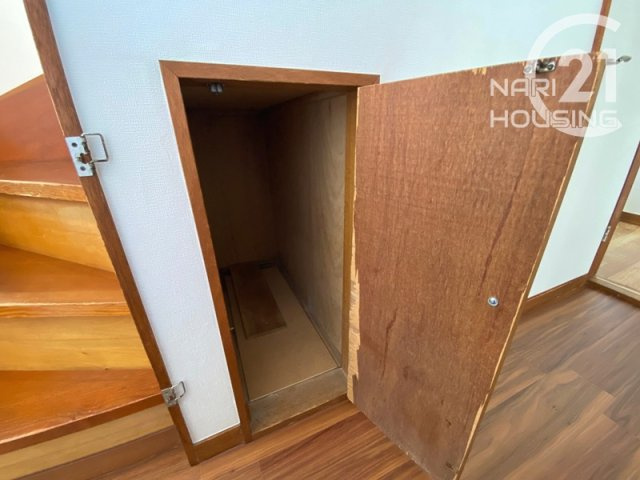 【収納】 | ◇◆当社管理物件◇◆　残堀貸家 | 階段下収納もございます！