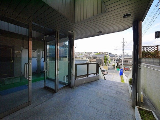 ウィンライフあやめ池のエントランス|清潔なエントランスです