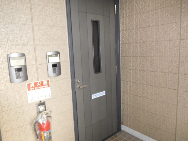 レスポワールB棟の玄関