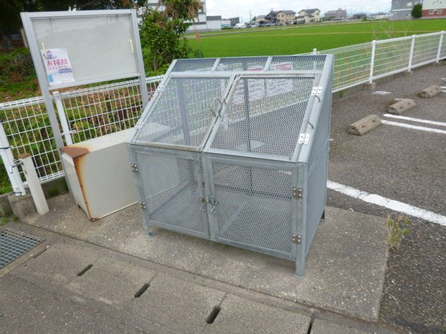 ゴミステーション、掲示板
