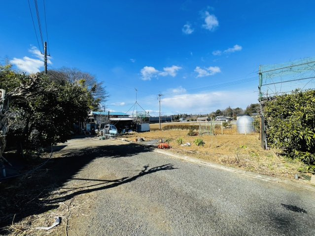敷地面積８１坪　売地　ふじみ野市亀久保の前面道路含む現地写真
