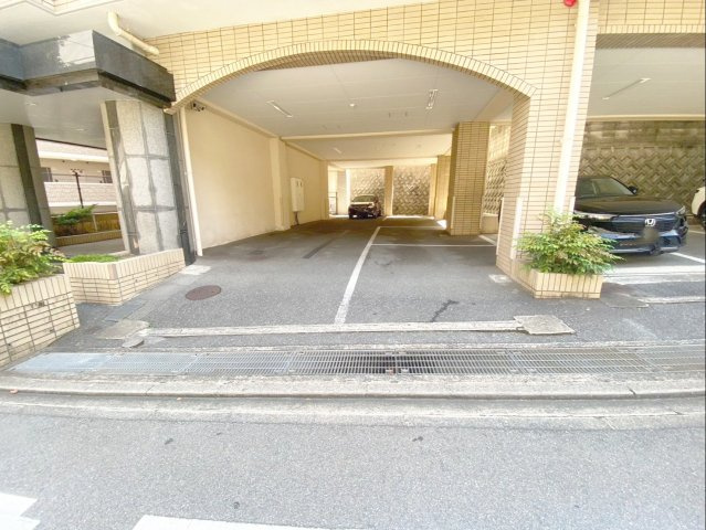 アーサー桜坂クラブの駐車場|敷地内駐車場です!