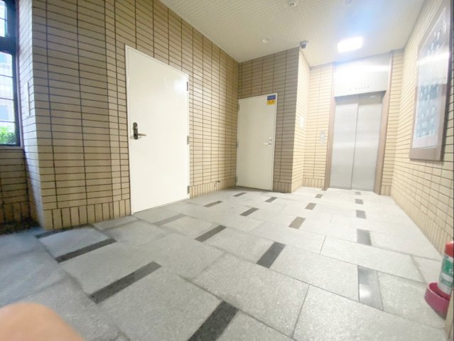 アーサー桜坂クラブのエントランス|エレベーターは1基です!