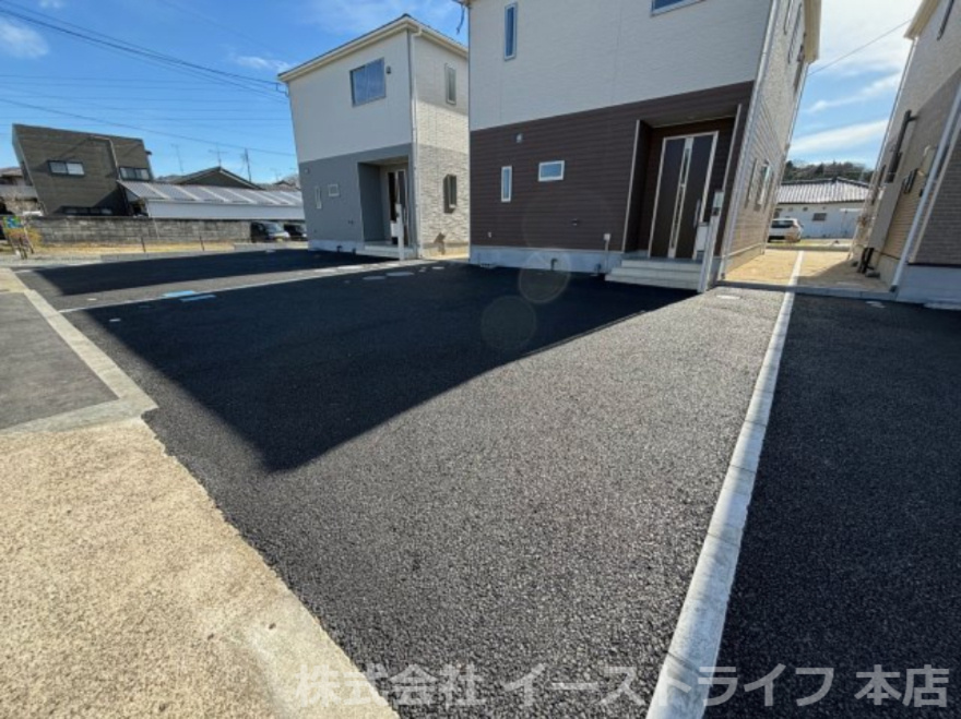 【新築戸建】勿来町窪田第3の駐車場|4号棟写真　カースペースです（3台駐車可能）