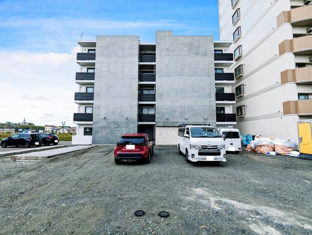 グレイス　レクシアの駐車場