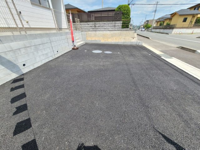 【新築戸建】泉もえぎ台第5※子育て支援対象※の駐車場|5号棟写真　3台駐車可能です（車種による）