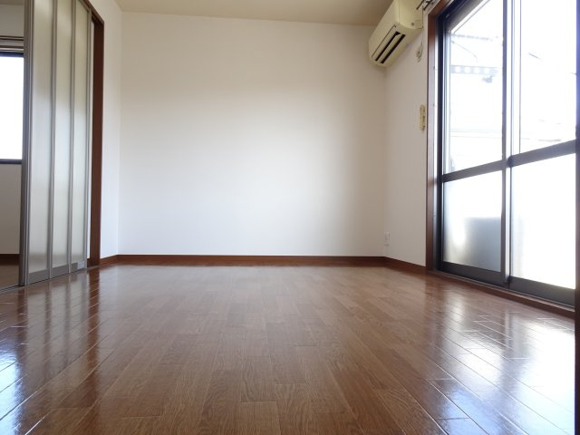 ラポール波須Bの洋室