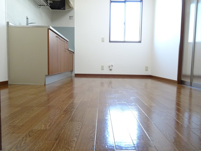 ラポール波須Bの居間・リビング