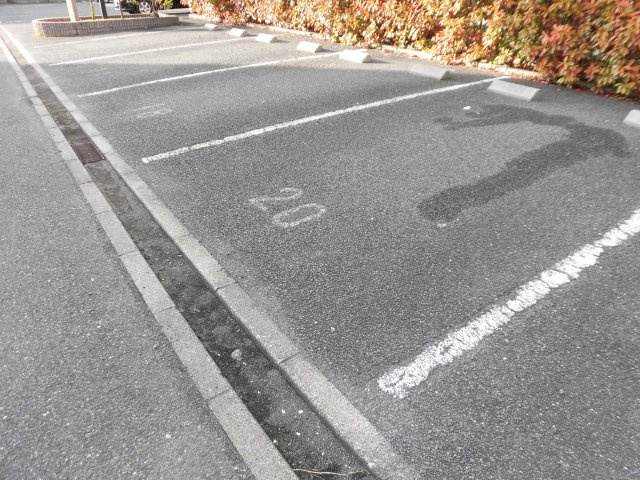 ラポール波須Bの駐車場