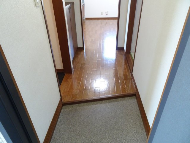 ラポール波須Bの玄関