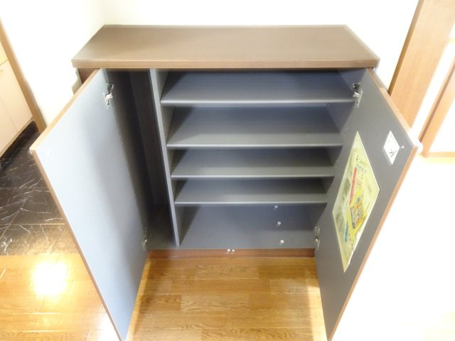 ラポール波須Bの玄関