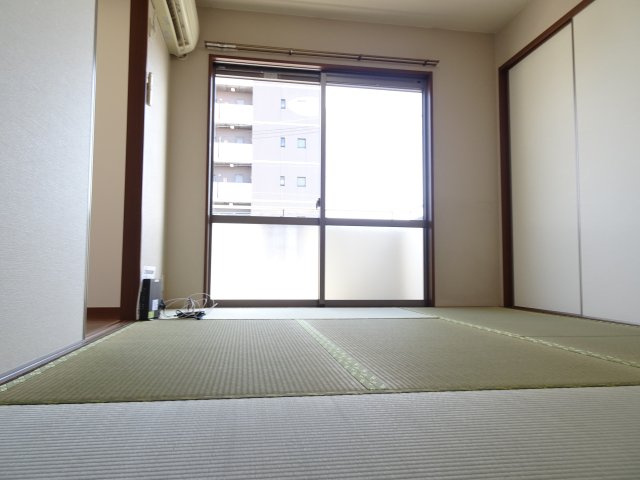 ラポール波須Bの和室