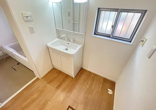 【中古】川越市笠幡リフォーム中古住宅の独立洗面台|朝の身支度に欠かせない洗面台です！こちらも新品♪