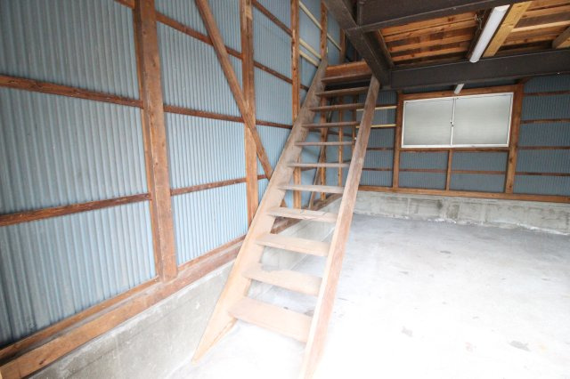 【内装】 | 安中町6丁目シャッター付き倉庫