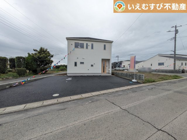 Cradle garden　寄居町赤浜第4の駐車場|2台駐車可能なスペース完備
しっかり舗装してある駐車スペースで天気が悪く足元が悪い日でも乗り降りしやすい♪