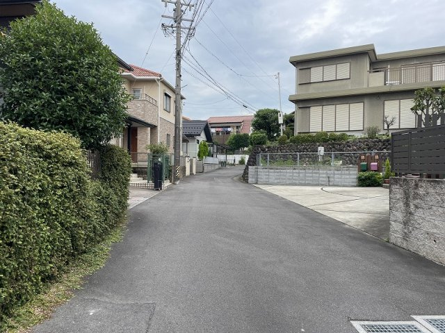 各務原市鵜沼東町3丁目の前面道路含む現地写真