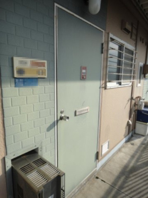 【その他】 | ハイツシンコーＢ | 洗濯機は玄関横外側になります