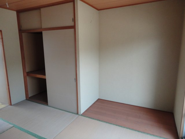 【和室】 | ハイツシンコーＢ | 窓から日差しが入り明るいキッチンです